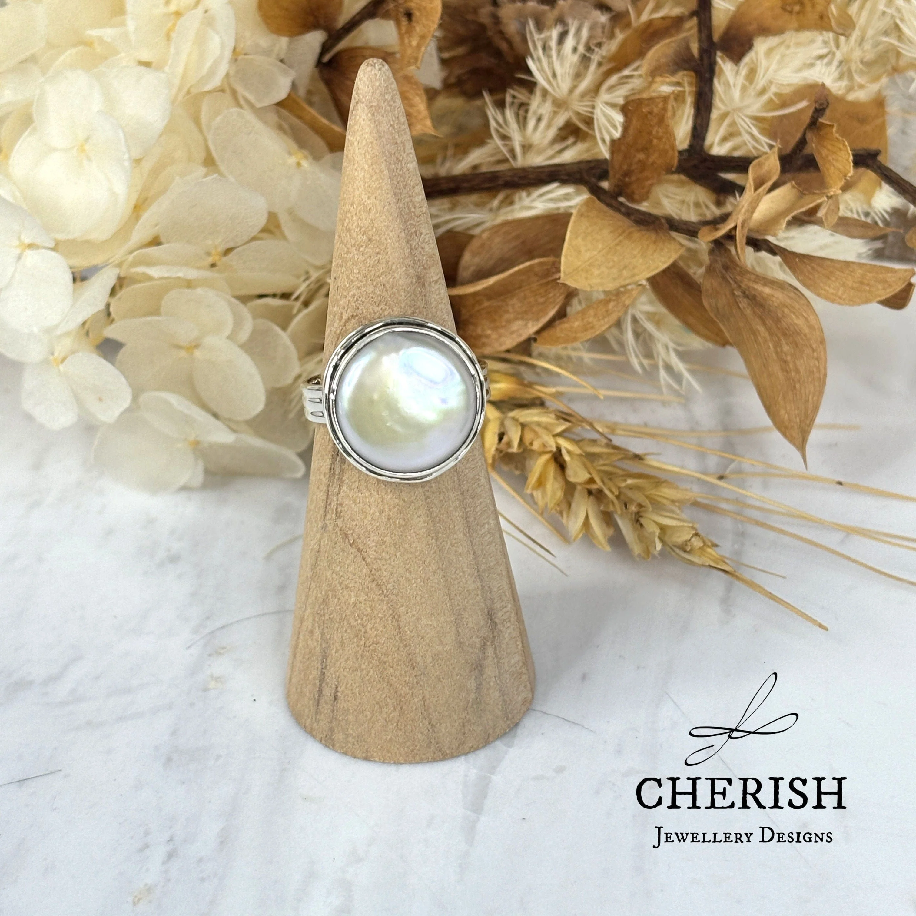 Baroque Pearl Ring with wavy edge and triple band - Image 3