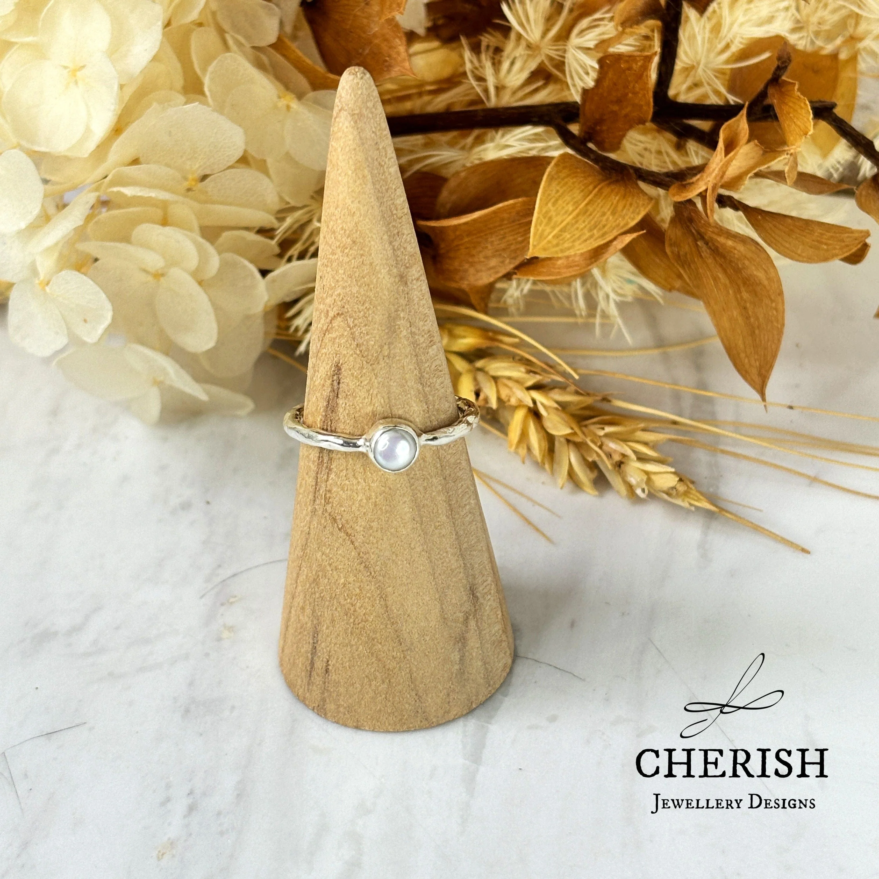Small Pearl Hammered Band Ring - Image 2