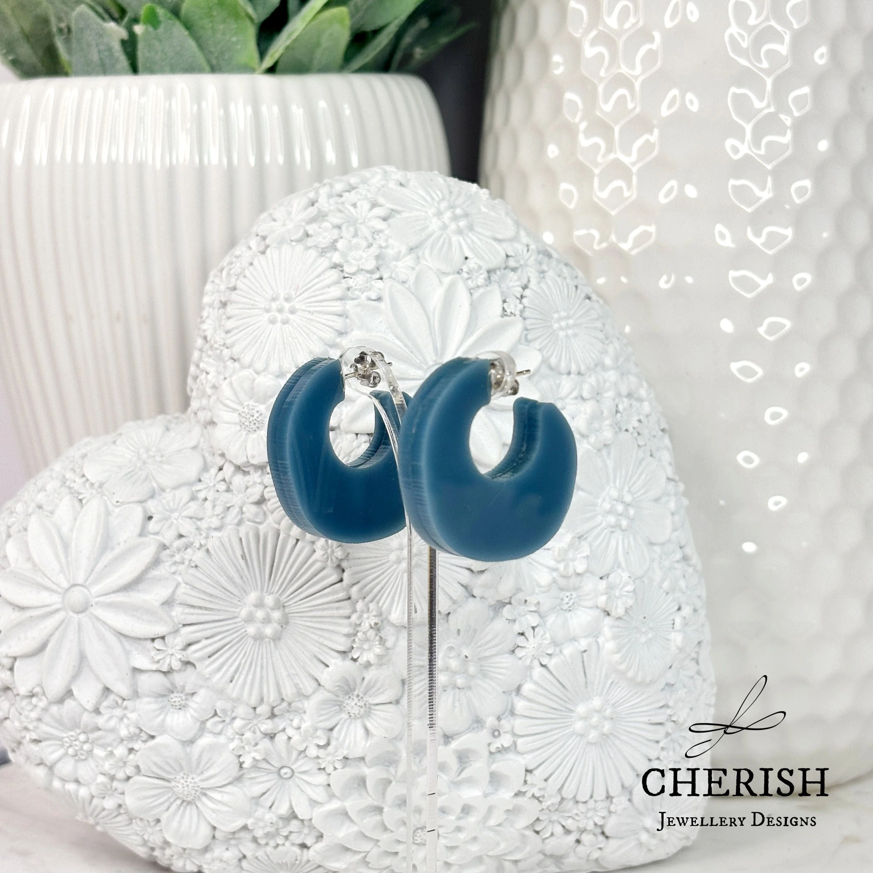 Cove Organic Shaped Resin Hoop Earrings - Image 3