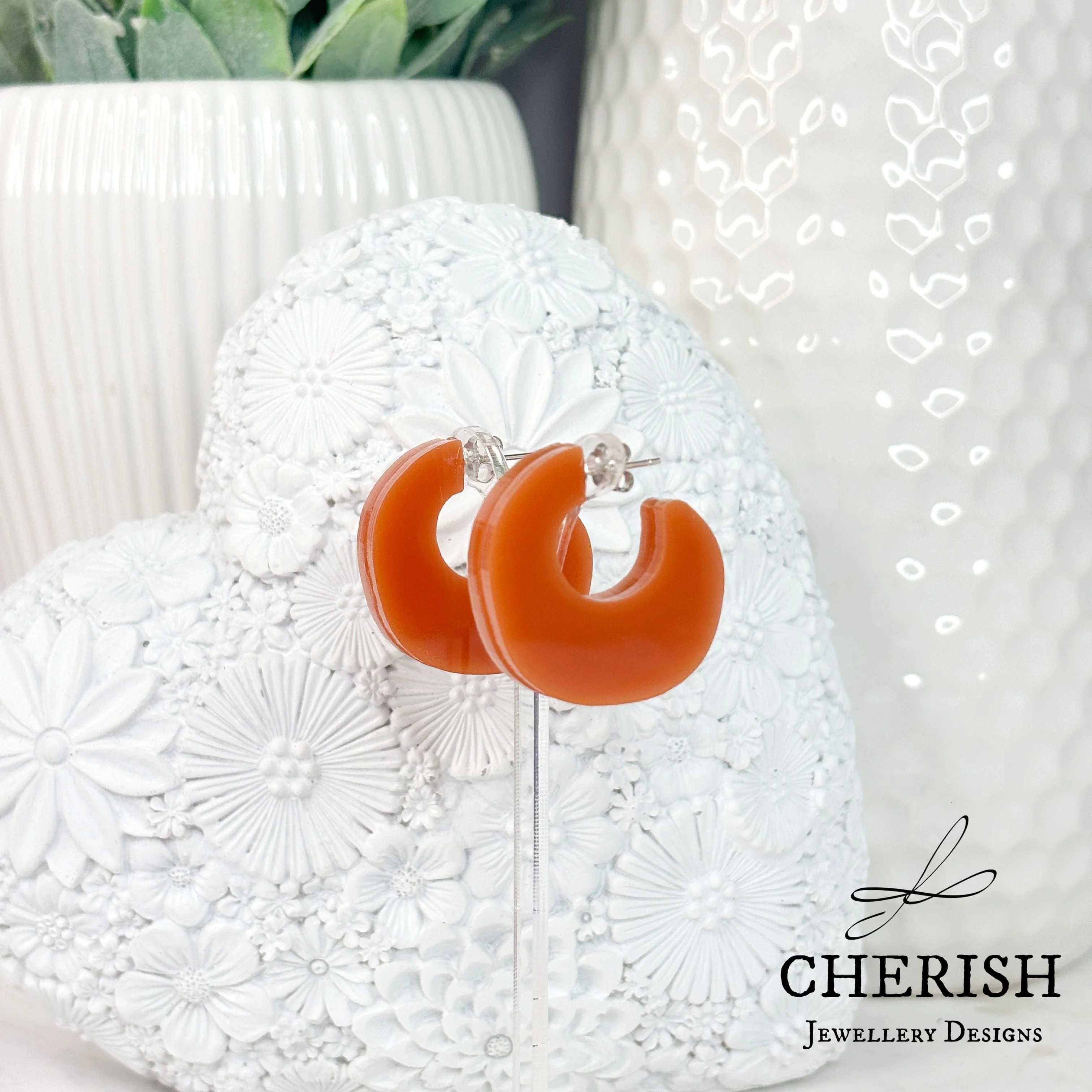 Cove Organic Shaped Resin Hoop Earrings - Image 4