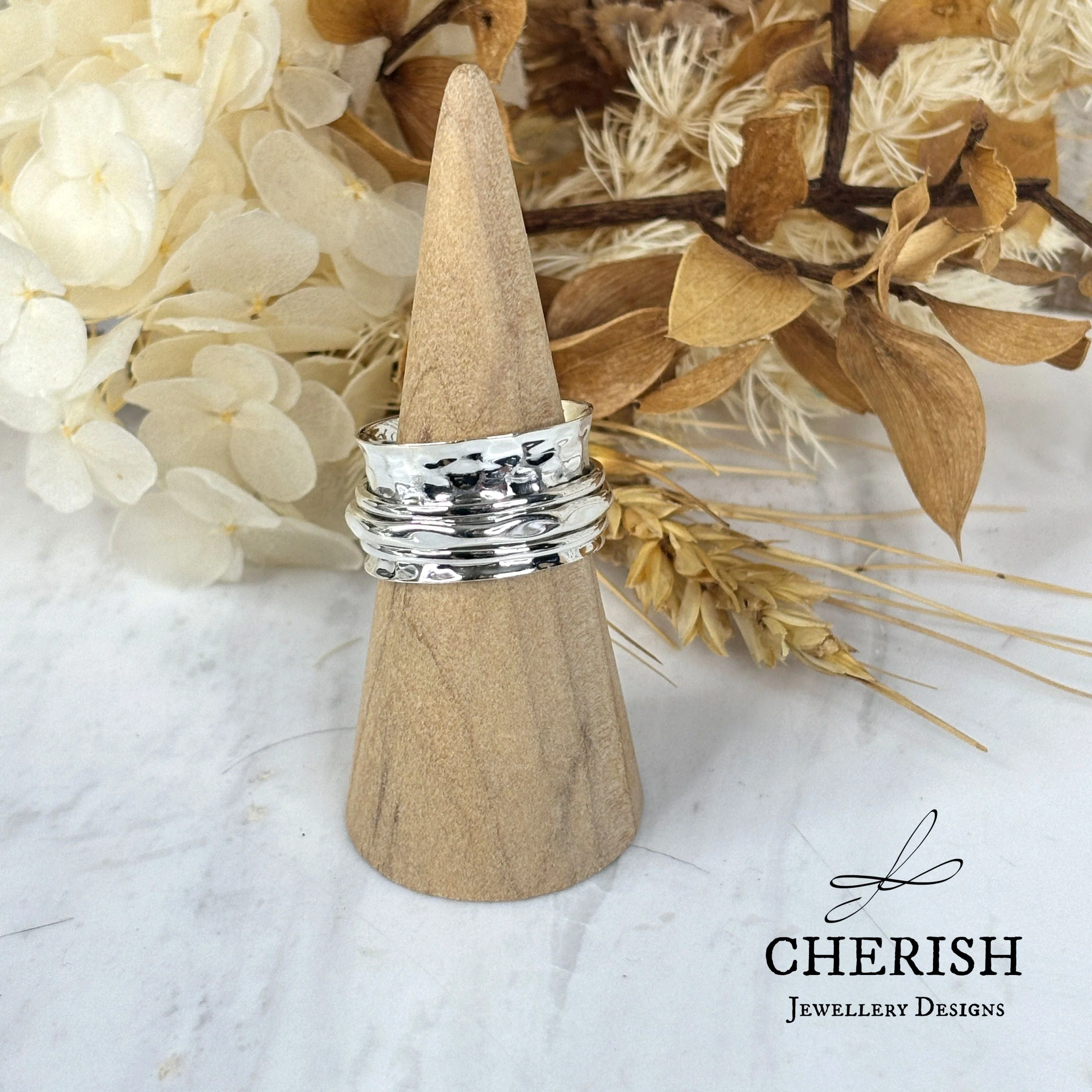 Hammered wide ring with triple spinners: Soul - Image 2