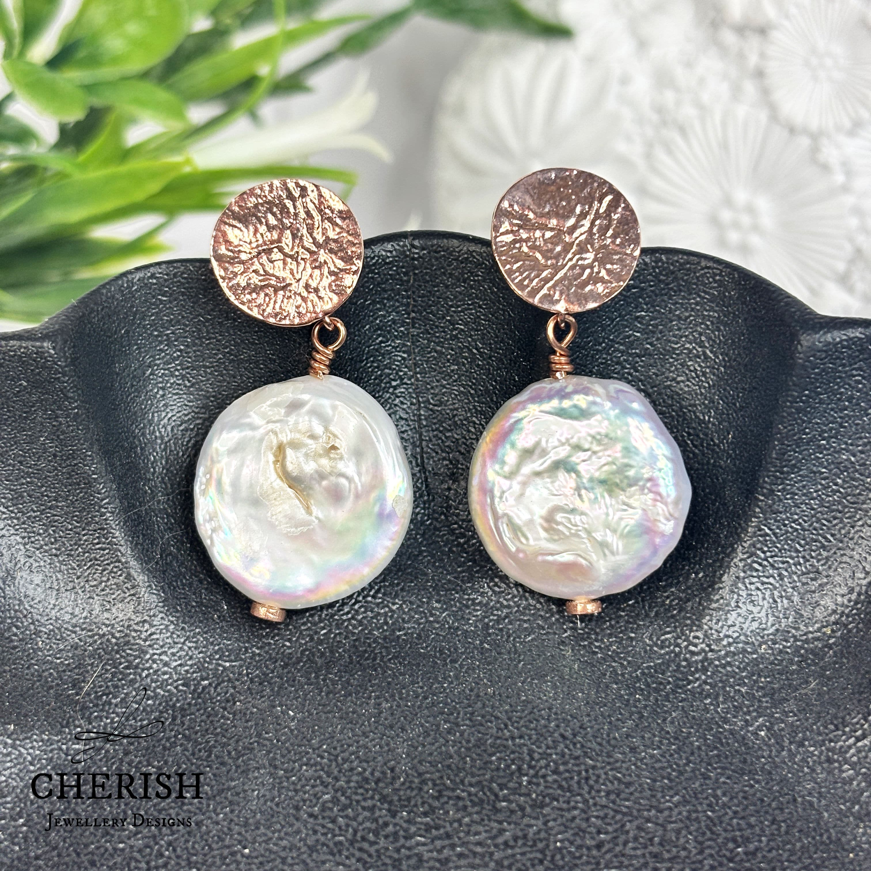 Inara coin pearl stud earrings - Image 4