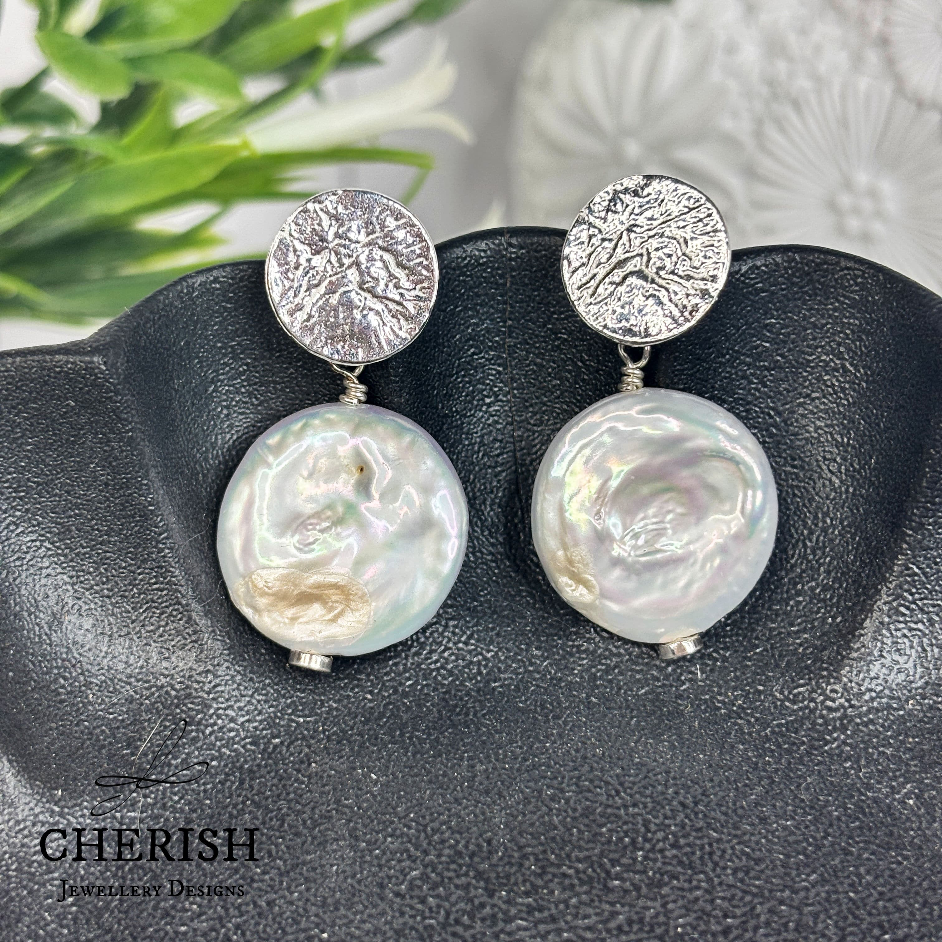 Inara coin pearl stud earrings - Image 5