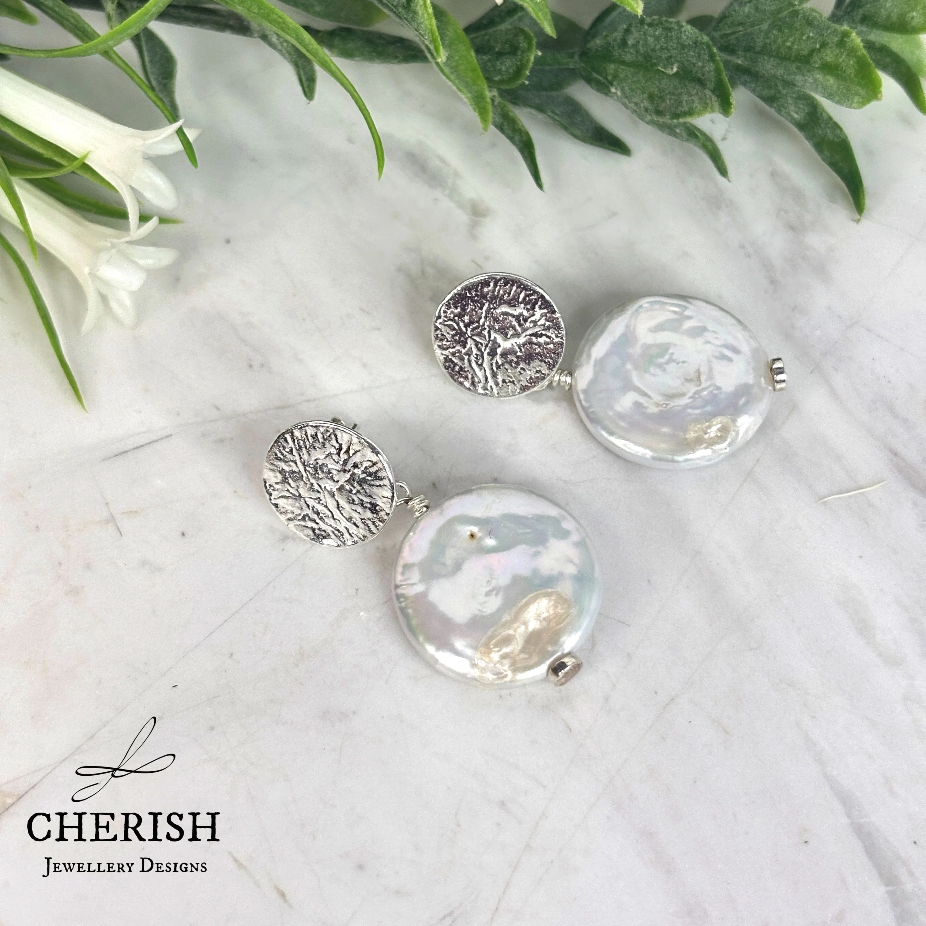 Inara coin pearl stud earrings - Image 6