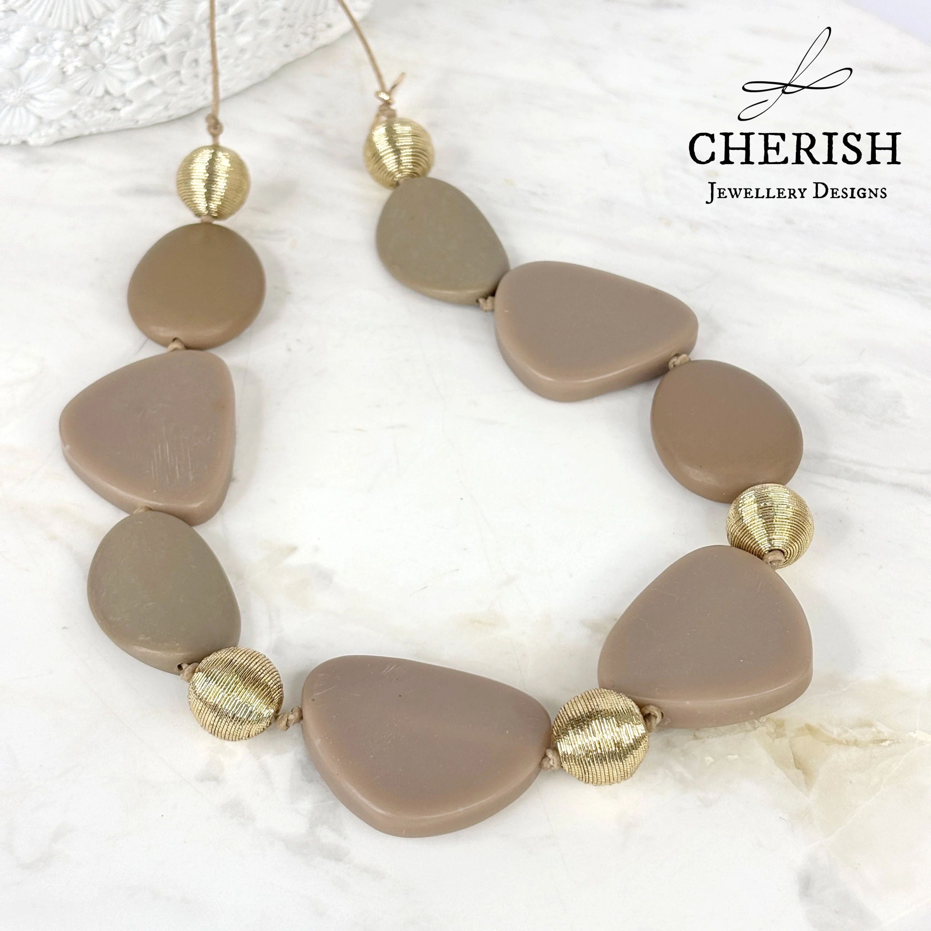 Lyra Resin Necklace - Image 4